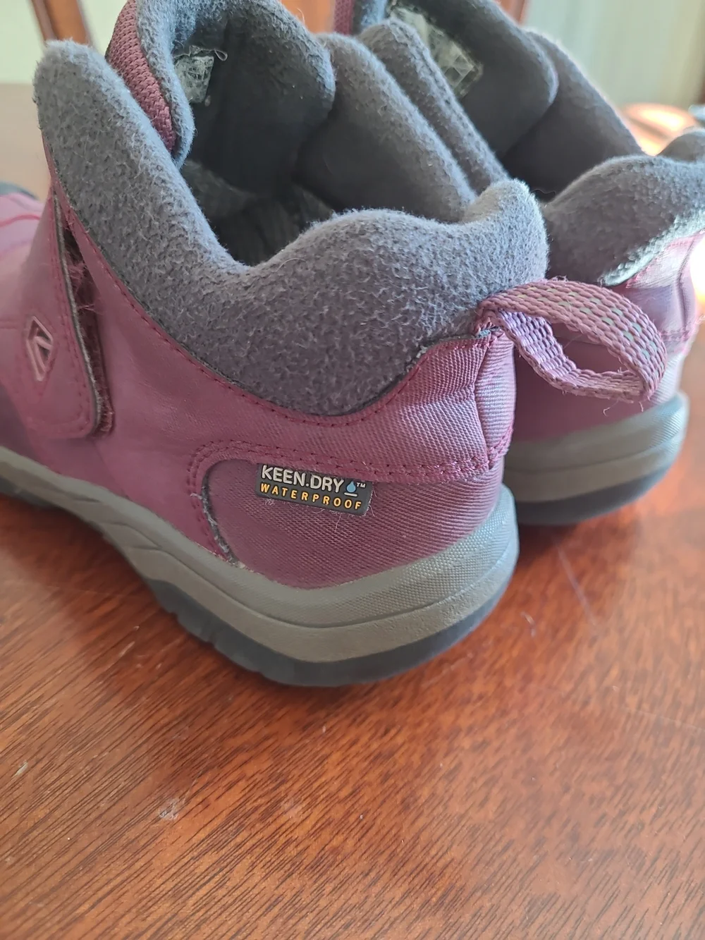 Keen Kids Kootenay Waterproof Burgundy Winter Boots Youth Size 2/ EUR 34